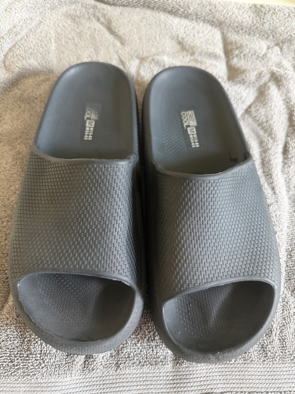 Men's or Women’s Black Slide Sandals - Comfortable Open-Toe Pool Slides